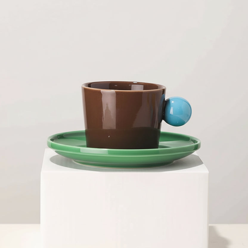 “Spliced Colors, Gentle Sips”
