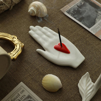 “Still Hands, Floating Scent” 