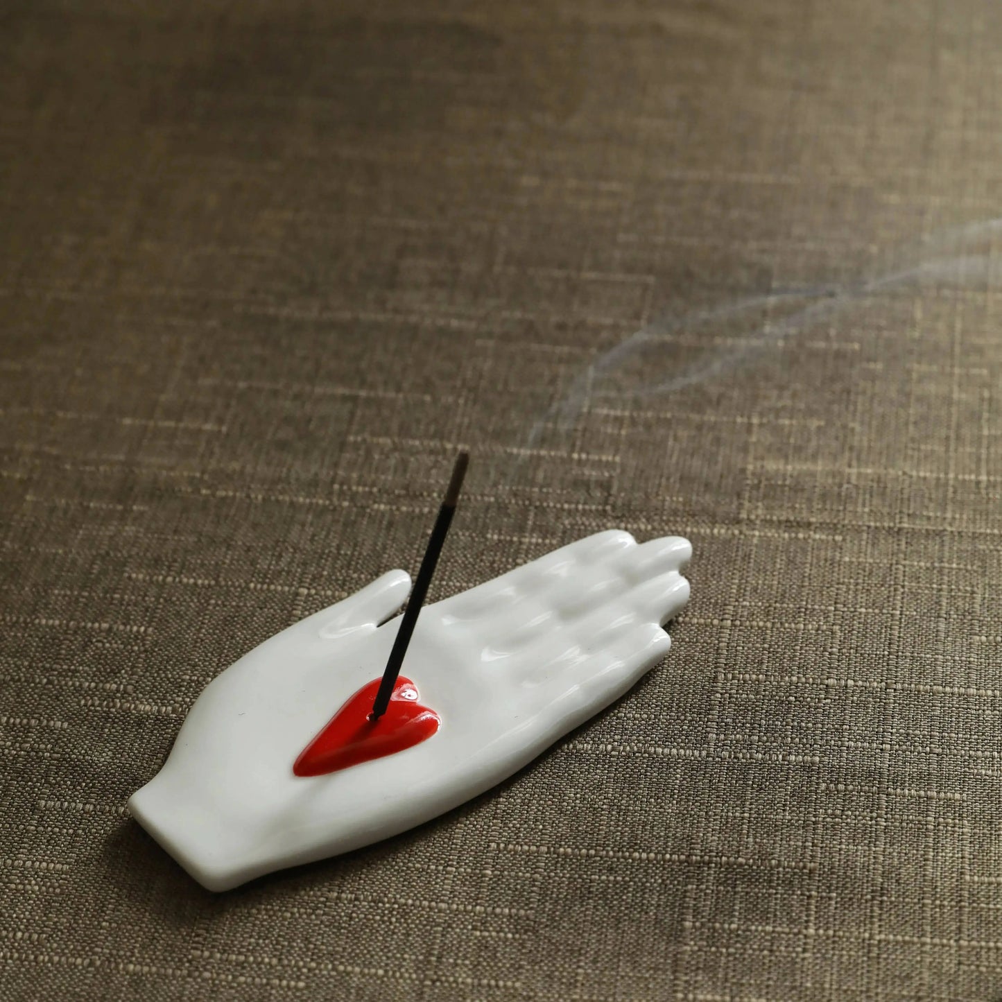 “Still Hands, Floating Scent” 