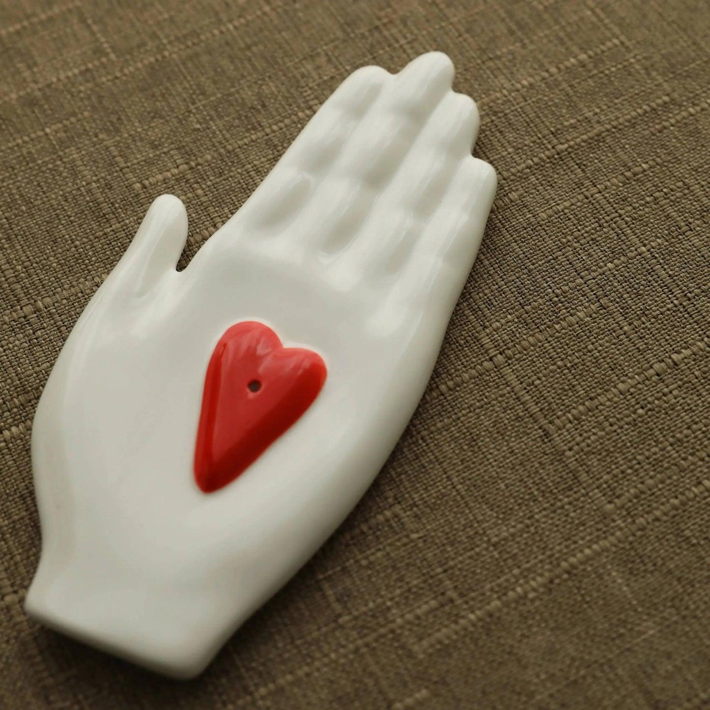 “Still Hands, Floating Scent” 