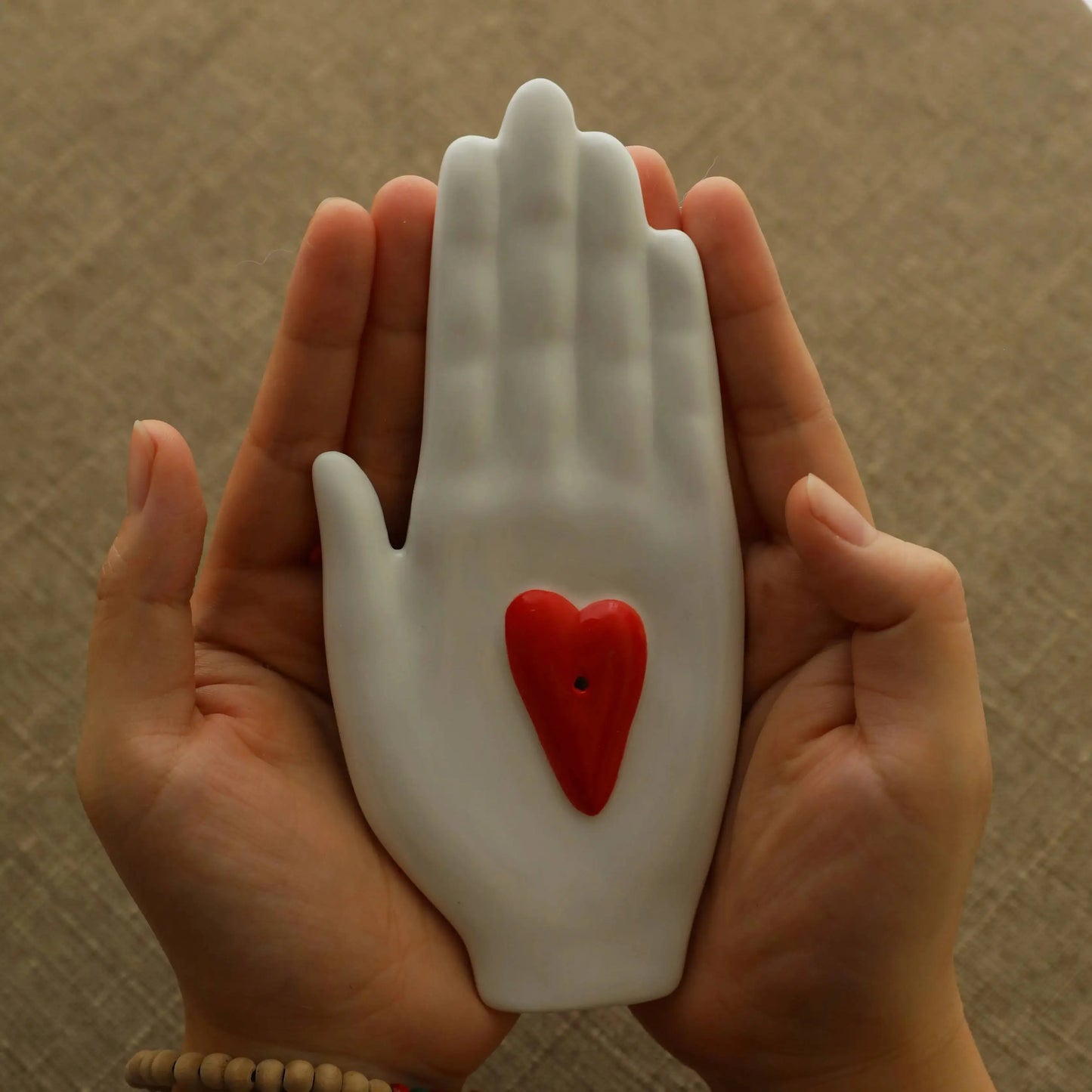 “Still Hands, Floating Scent” 