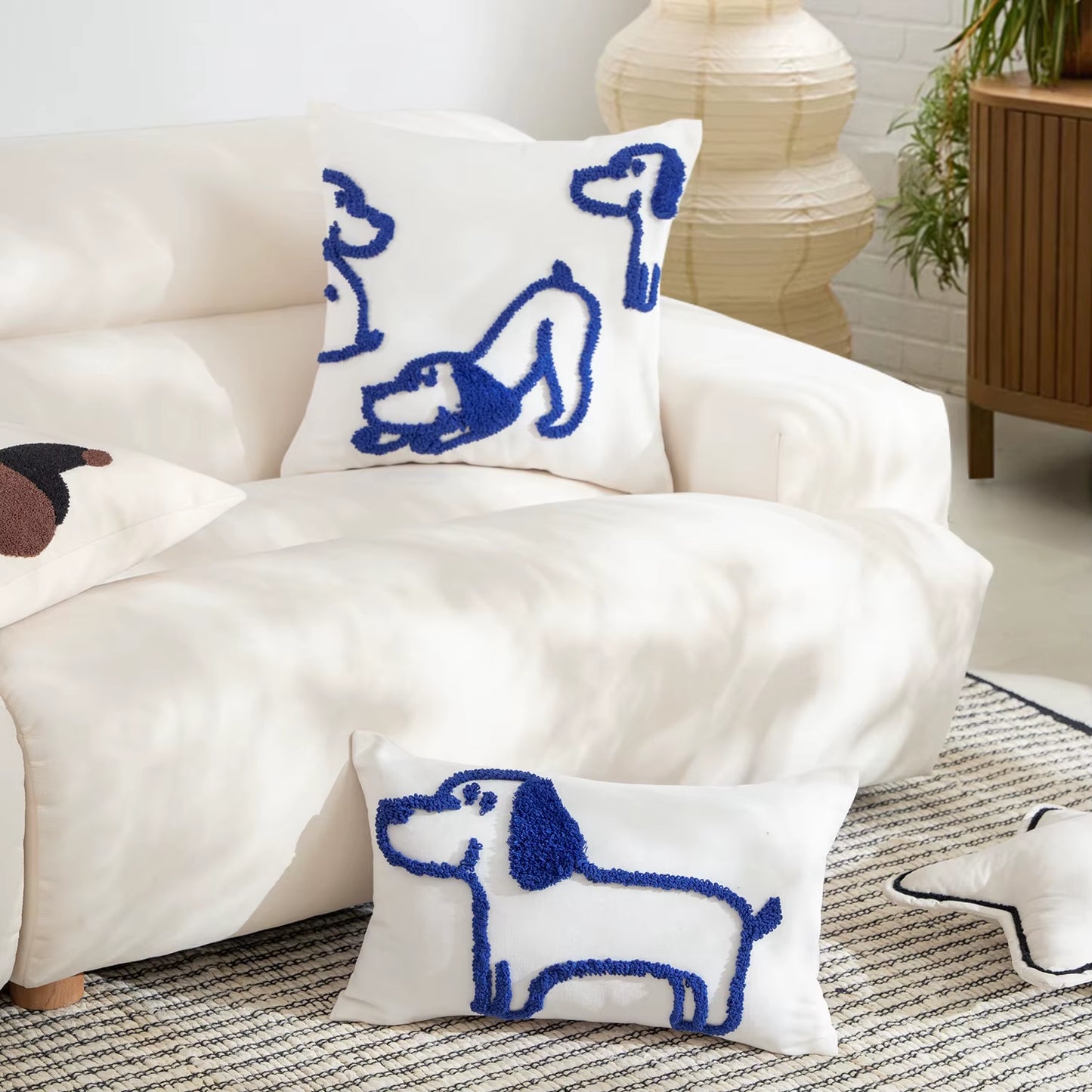 “A Cushion with a Quiet Smile” 